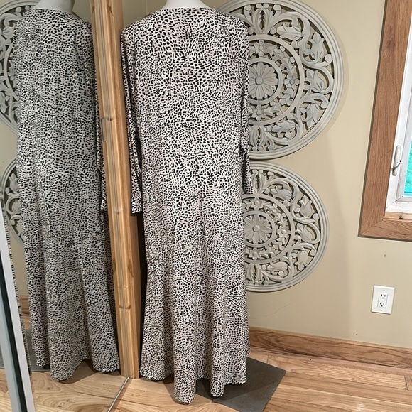 H&M Cream Sheath Dress with Cuffed Long Sleeves BOAT-NECK DRESS - Picture 8 of 10